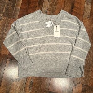 Moon & Madison Heather Gray V-Neck Sweater